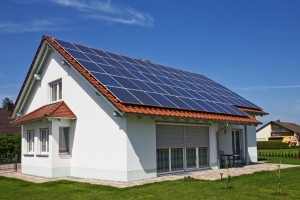 A ház energiaellátásának jelentős részét biztosítja a napelem